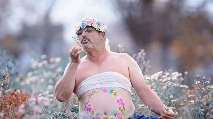 Insólito: un hombre hizo una sesión de fotos "embarazado"