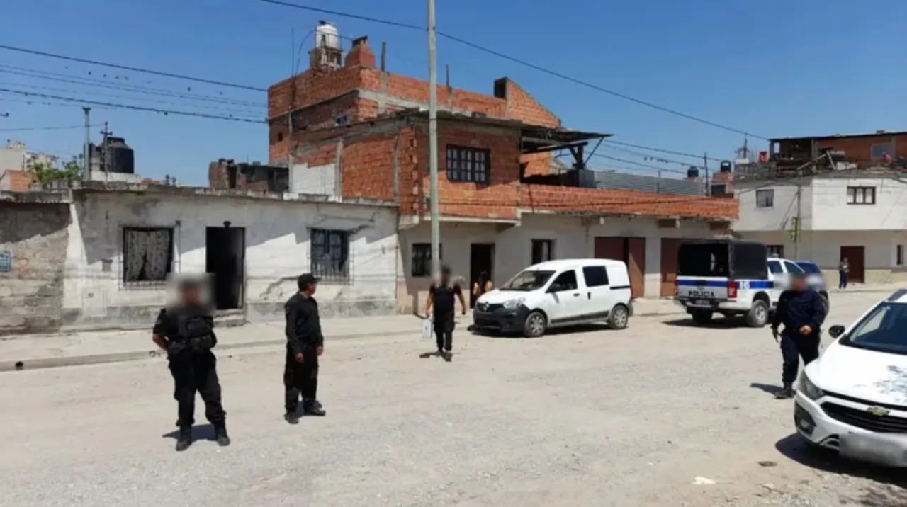 Insólito: Virginia Gallardo tiene como domicilio en un terreno baldío