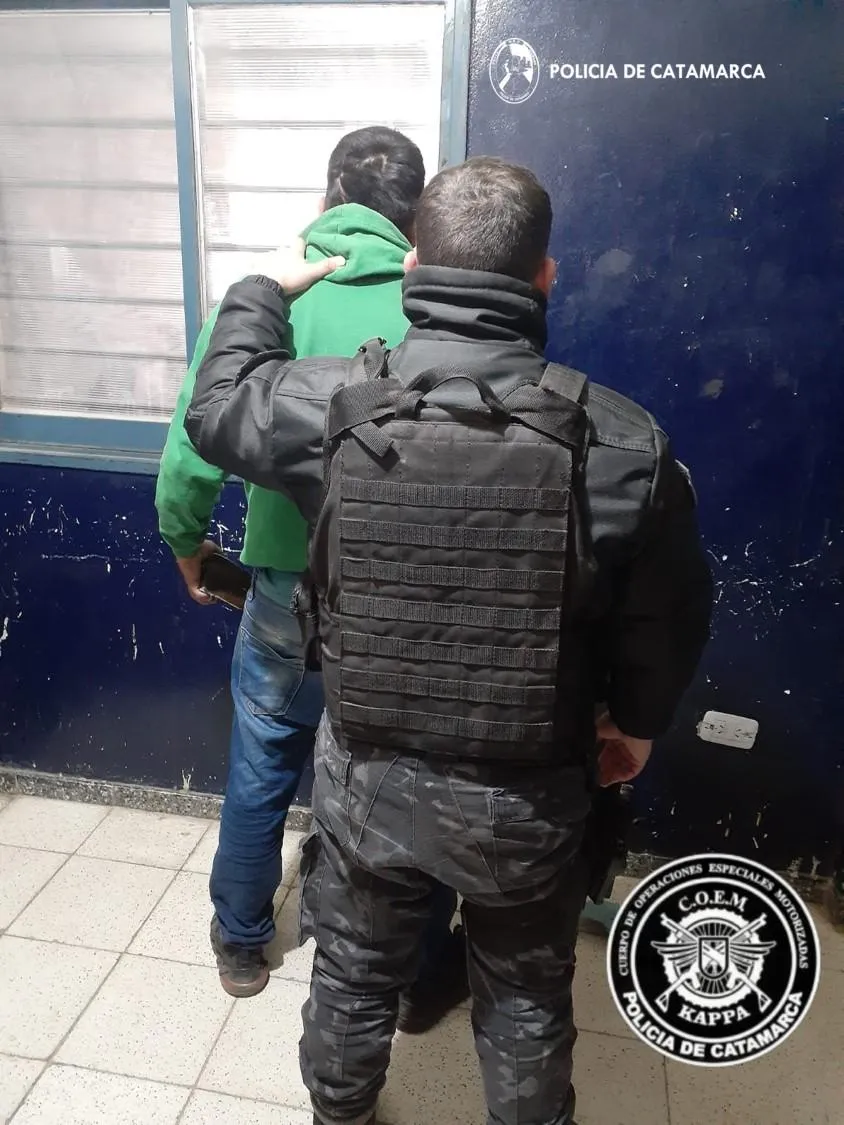 Insultó a su pareja y se autolesionó