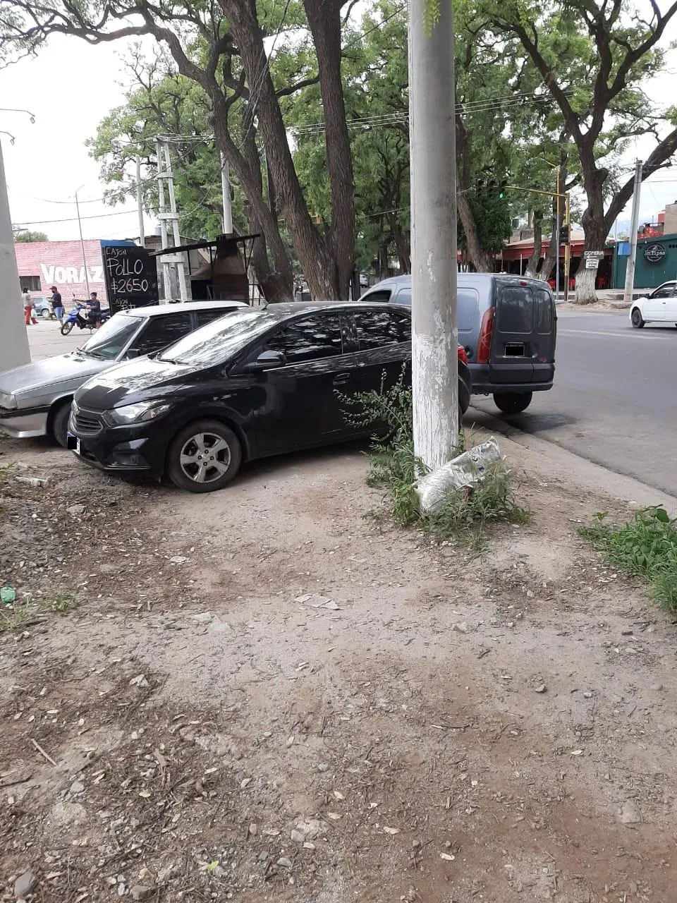 Intendente se salvó de ser ahorcado y acuchillado por la gente porque se puso a llorar
