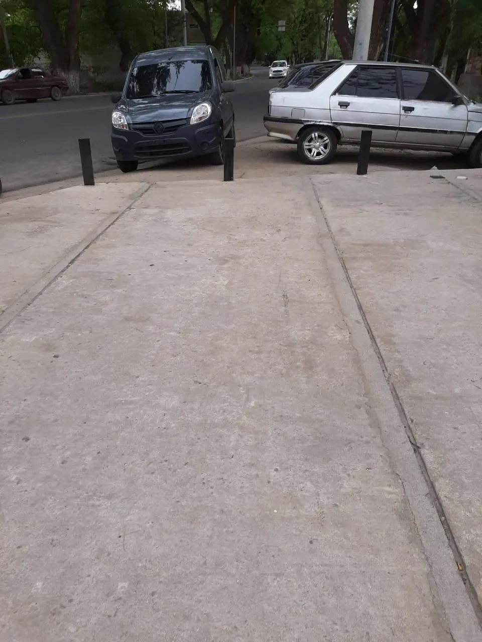 Intendente se salvó de ser ahorcado y acuchillado por la gente porque se puso a llorar