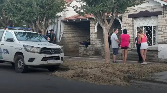 Intentó besar a una joven en la rotisería y terminó preso
