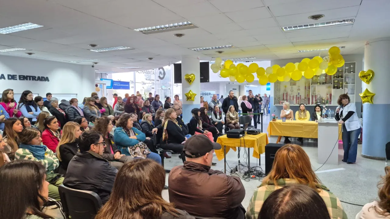 Javier Milei sostiene a Manuel Adorni pese a la presión política y busca evitar que el Congreso lo eche