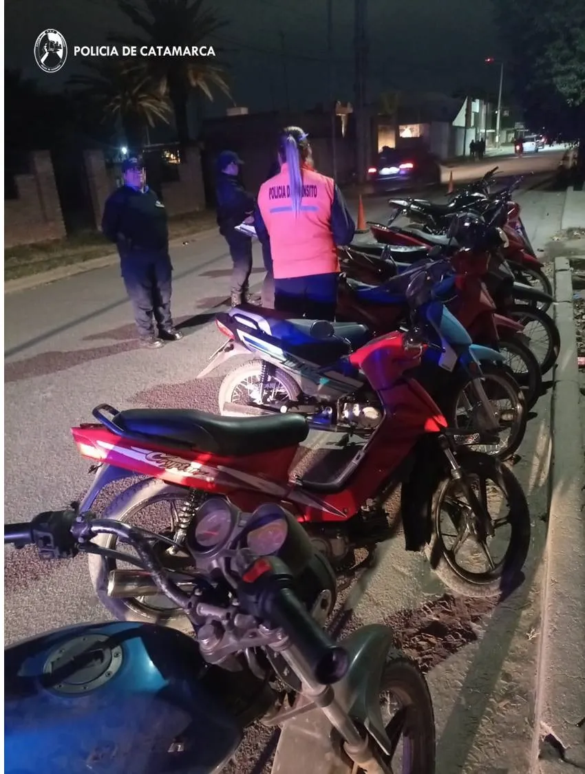 Jovencita atacó a trompadas a un Policía