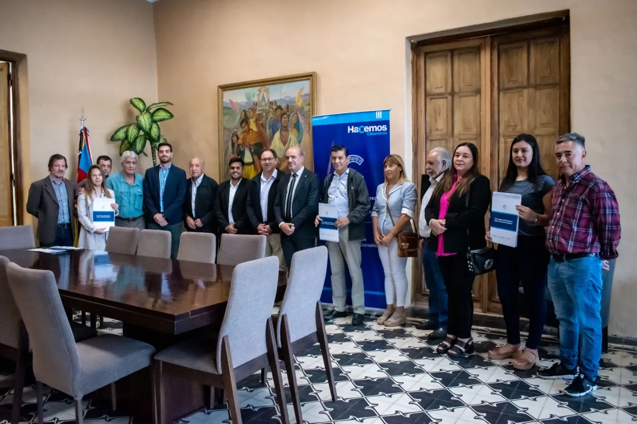 Jóvenes lesionados tras violento choque