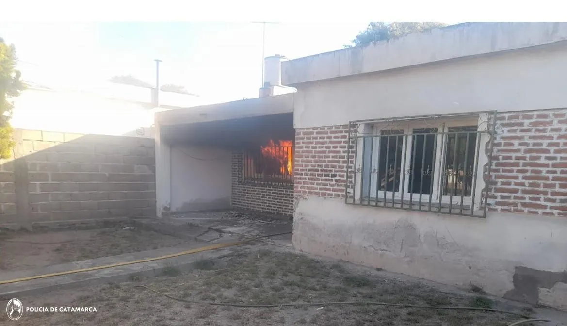 Jugaron al fútbol, discutieron por una falta y los atropelló con el auto