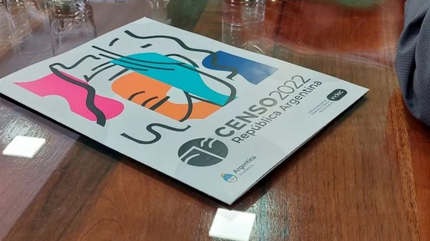 La argentina que recorre el país en su van, tirando las cartas de tarot