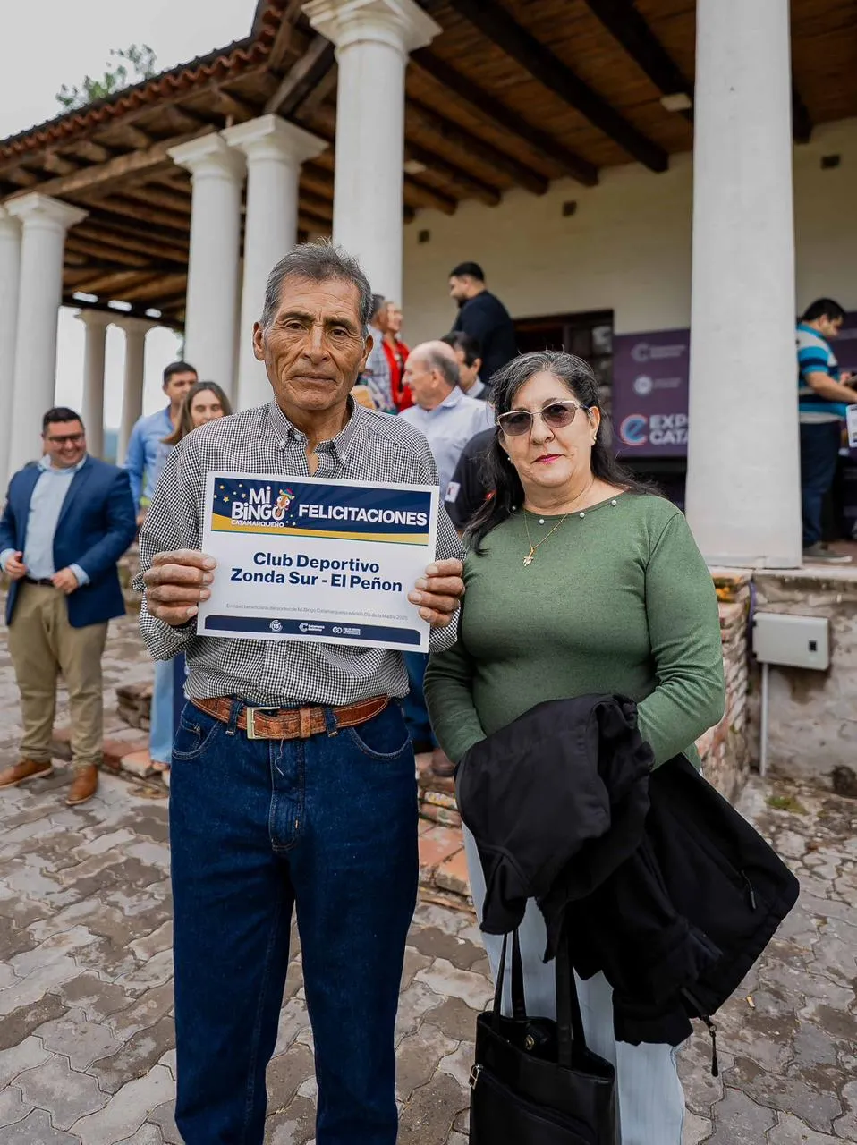 La Capital entregó certificados a 50 nuevos peluqueros del programa "Oficios en tu Capital"