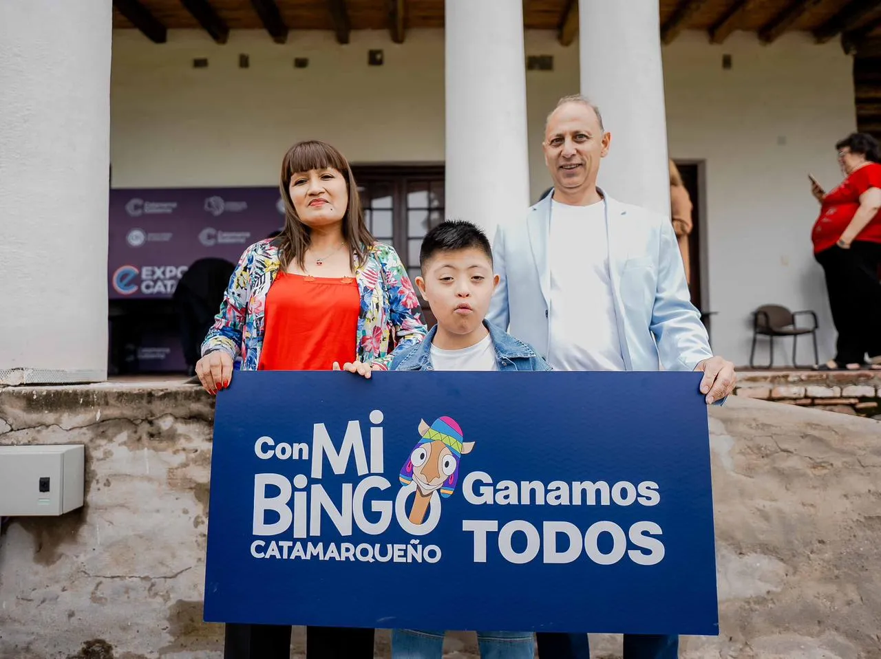 La Capital entregó certificados a 50 nuevos peluqueros del programa "Oficios en tu Capital"