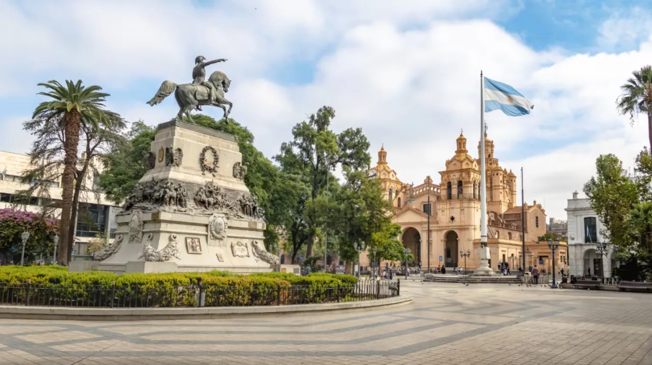 La Capital y Los Altos facilitan el acceso de estudiantes del interior a "Punto Joven"