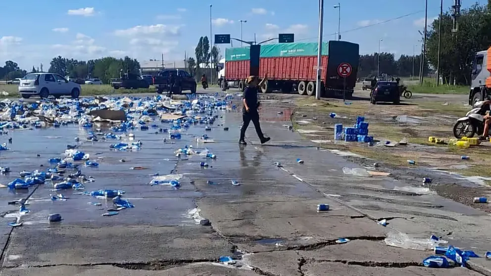 La chocó en Avenida Belgrano y se dio a la fuga