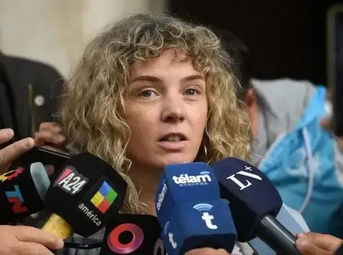 La encontraron tendida en el suelo a la salida del boliche