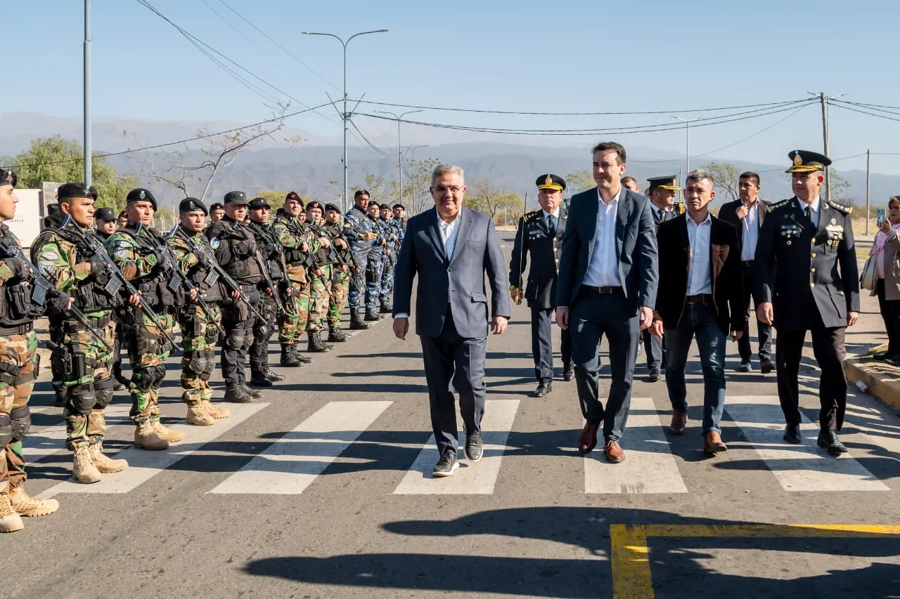 La historia del cura que dice haber recibido un mensaje de Francisco y le pidió a León XIV que no venga a la Argentina