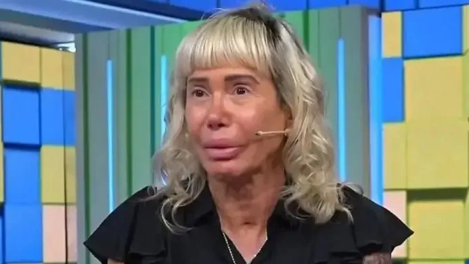 La historia viral del perro que acompañó a un niño castigado contra la pared