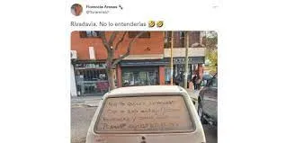 La irónica y viral nota dejada a un conductor para que aprenda a estacionar