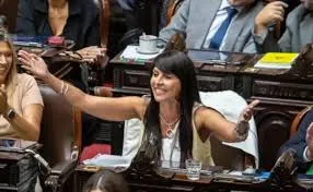 La langosta guerrera que defendió a sus crías y atacó al robot de la expedición científica submarina