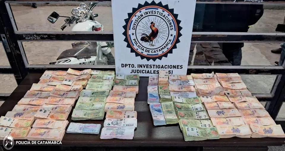 La Policía de Casa de Gobierno salió y les tiró baldes con agua a manifestantes