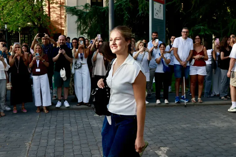 Las fotos de Leonor, heredera de la Corona española, en su primer día como estudiante de Ciencias Políticas