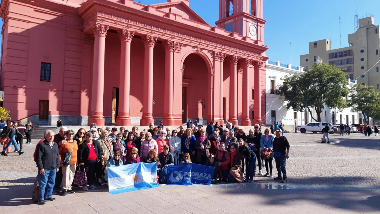 Lastimaron de un piedrazo a un periodista en vivo mientras cubría la protesta en Jujuy