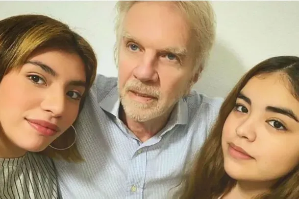Le clonó la tarjeta a una amiga y la descubrieron por una foto