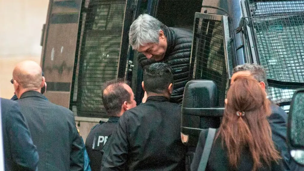 Le robó a su madre