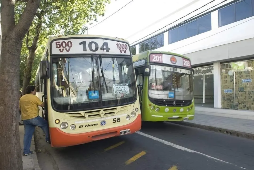 Le robó la recaudación y antes de escapar se despidió con un beso: “Lo necesito, ma”