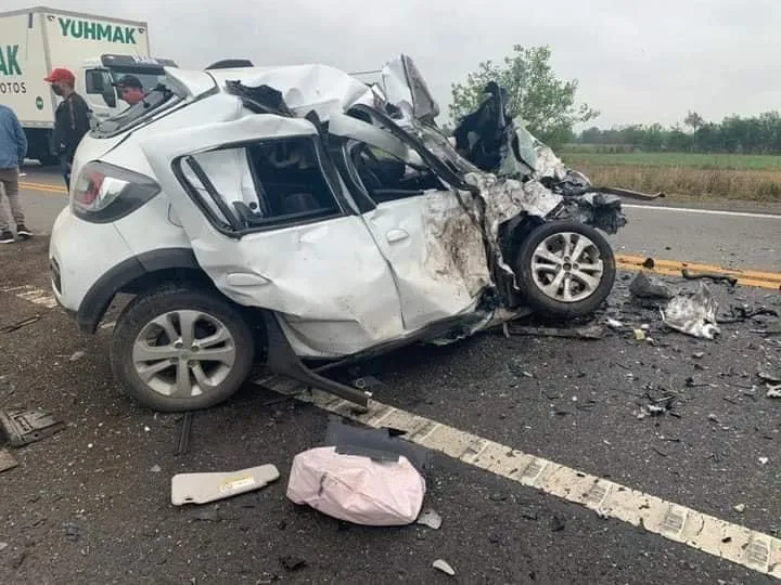 Le secuestraron la moto por ruidos molestos y la obligaron a romperle el caño de escape. Video