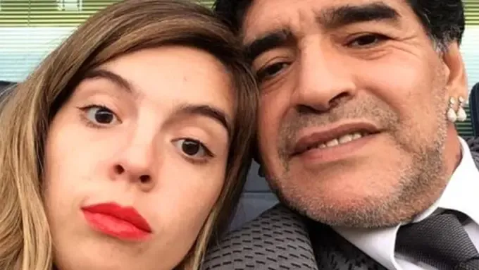 Le tiró soda cáustica en la cara a la ex de su novio y la dejó desfigurada