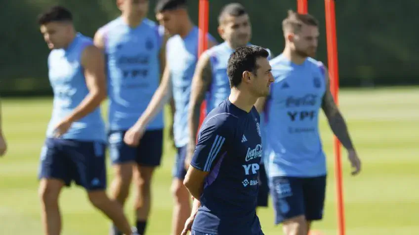 Lionel Scaloni empieza a definir el equipo y espera por los tocados