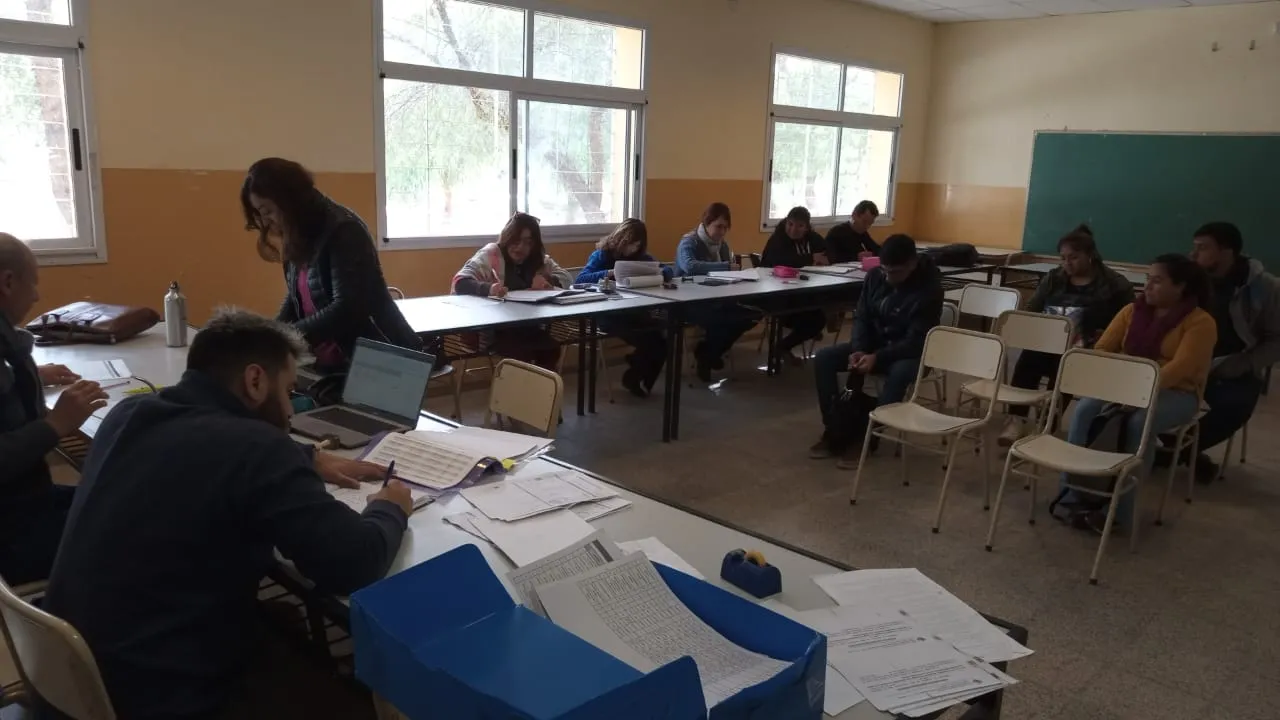 Lo amenazó con un cuchillo para robarle el celular
