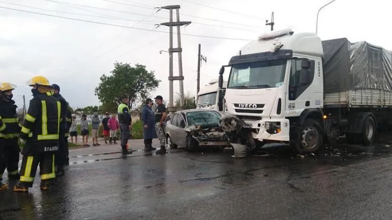 Lo atropellaron, fue al hospital y le encontraron un celular en el recto