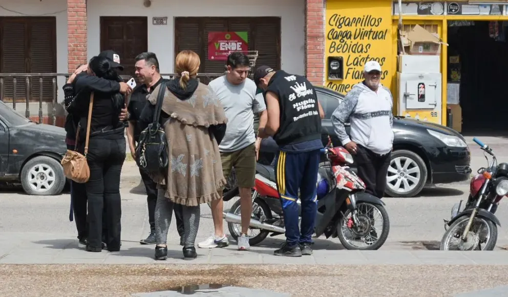 Locura por Huguito Flores: cientos de fans lo despidieron en la Ruta 34
