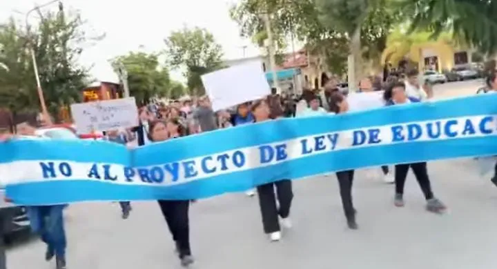 Los atraparon in fraganti llevándose un aire acondicionado
