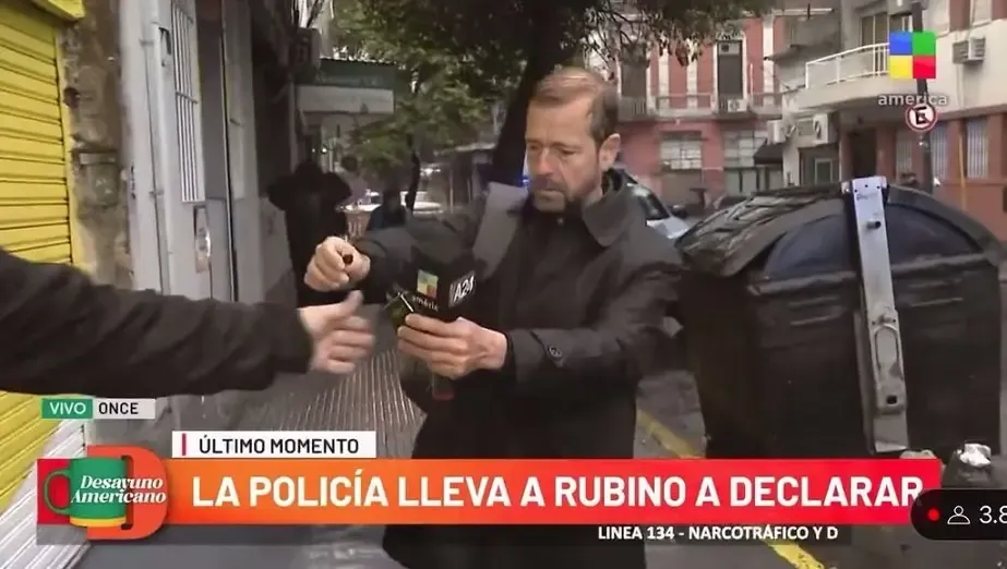 Los detalles de la reunión entre Riquelme y el entorno de Cavani