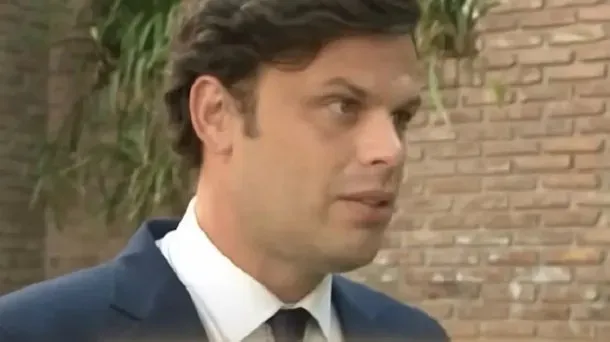 Los Granaderos tocaron “Panic Show” para el Presidente Javier Milei frente a la Casa Rosada