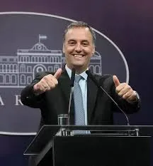 Los memes por la declaración jurada de Adorni