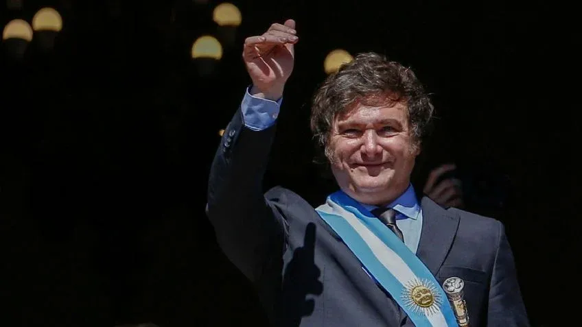 “Los únicos que no cobrarán los planes son los que corten las calles”