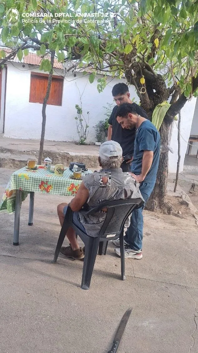 Mantenía una deuda con tres sujetos, se reunieron en una estación de servicio y...