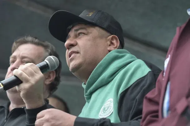 Medios nacionales se burlan de Jalil por sus dichos: "San Martín pedía dejar de tomar café en los bares"