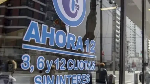 Mide 65 centímetros y lo coronaron como el hombre más pequeño del mundo