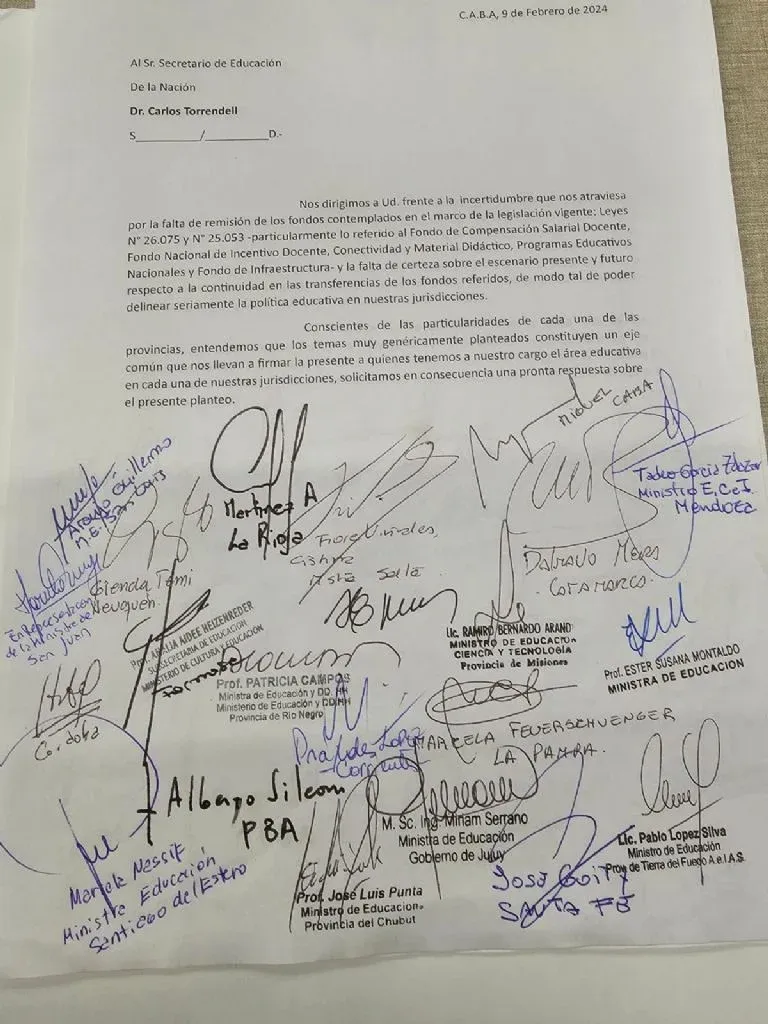 Milei anunció vouchers para que la clase media compre de útiles