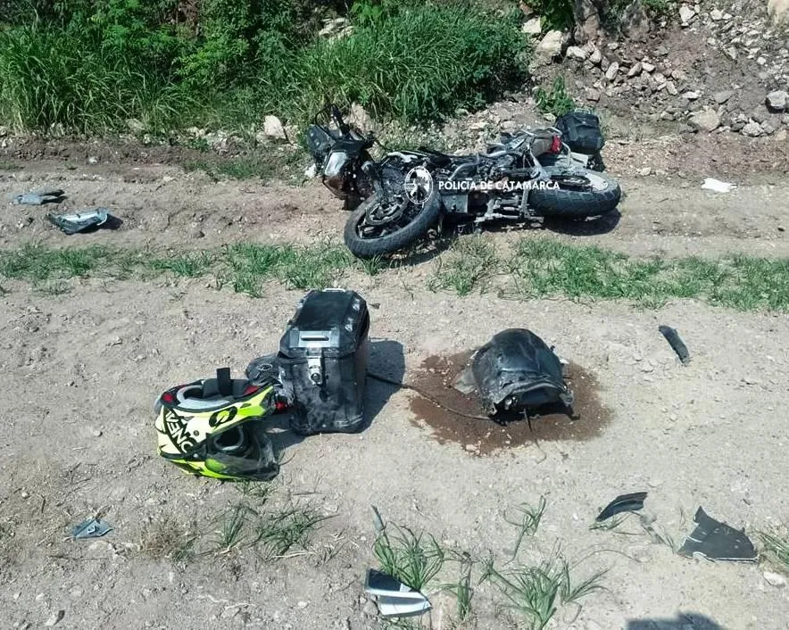 Misterio por un Clio que apareció con un agujero en el techo: ¿fue un meteorito?
