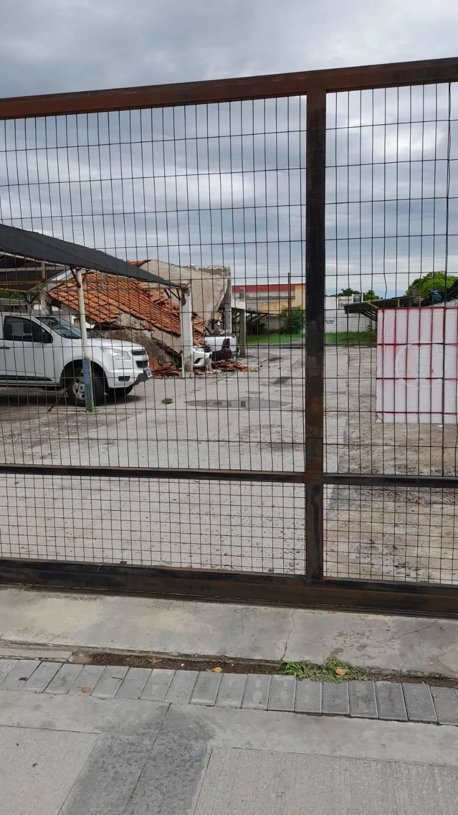 Molió a golpes a su pareja de 15 años