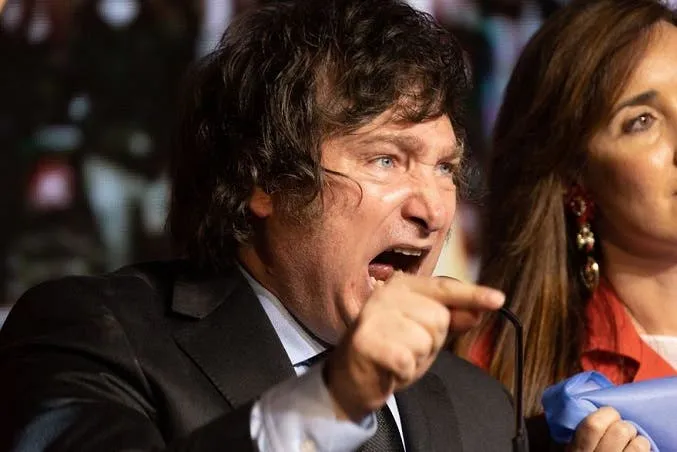 Morena Beltrán y Lali Espósito posaron con el mismo look y revolucionaron a sus fans