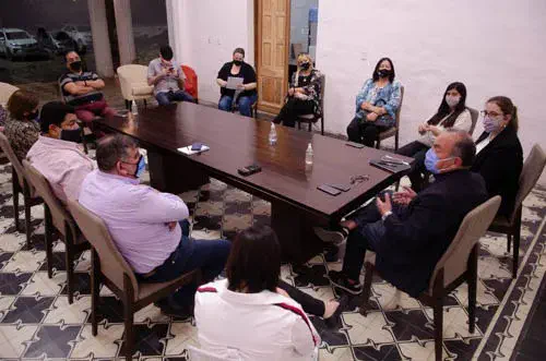 Moreno a los gremios docentes antes de las paritarias