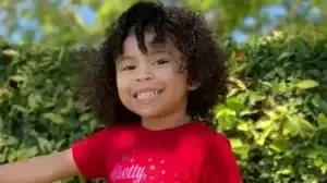 Motociclista chocó a una joven cuando bajaba del colectivo