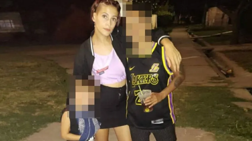 Mujer ebria provocó desorden en la plaza