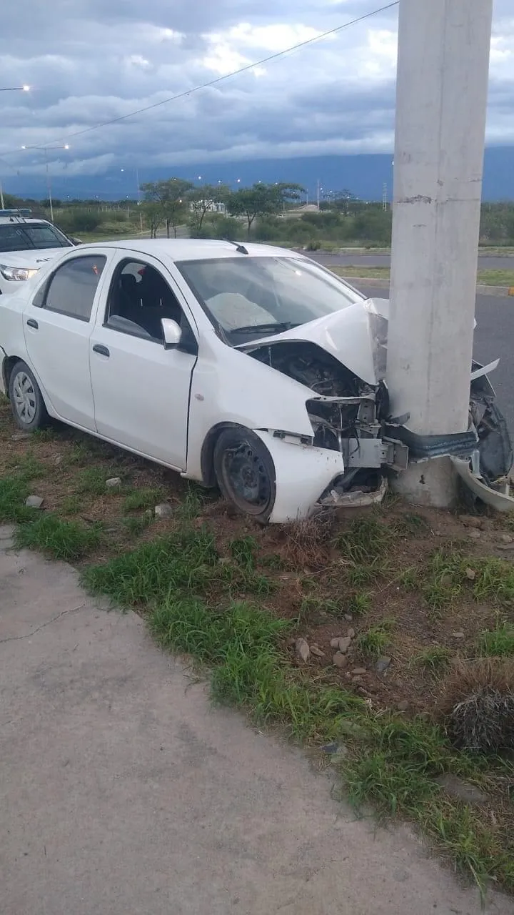 Mujer en estado de ebriedad chocó y le secuestraron el auto