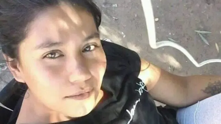 Mujer le reventó el vidrio a un colectivo tras un choque y los pasajeros quisieron agredirla