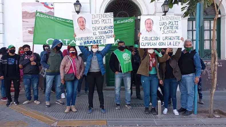 Municipales cortaron ruta